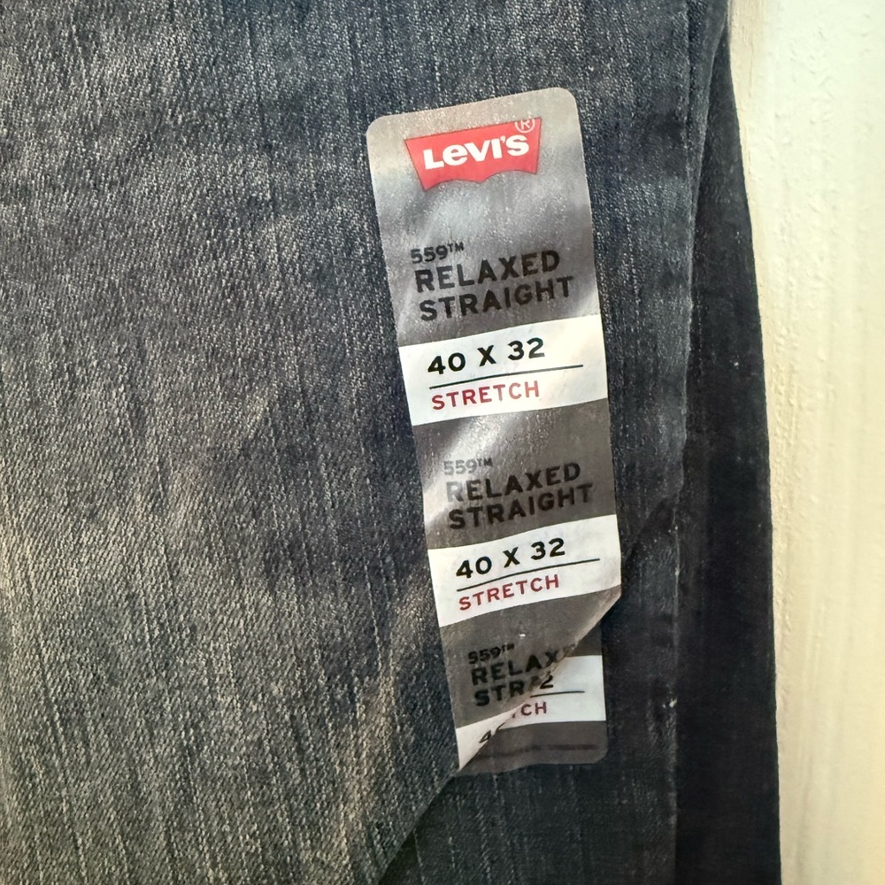 2 Pairs of Levi’s 559 Jeans - Picture 10 of 12